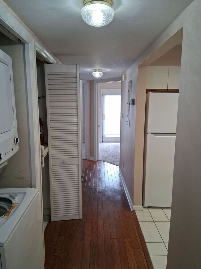 Foto del edificio - MOVE IN SPECIAL FOR SPRING SEMESTER - Short Term lease available JANUARY through JULY 2026  Laure...