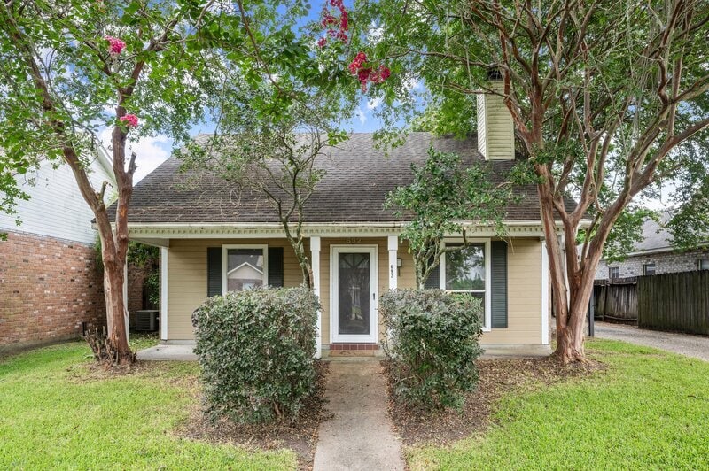 Primary Photo - 692 John Henry Dr