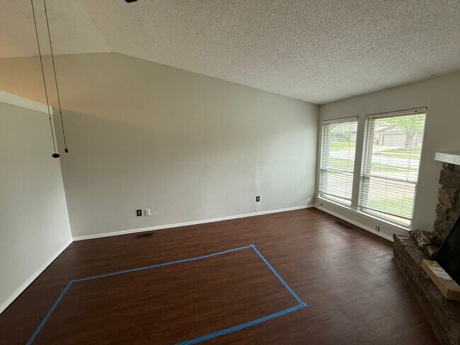 Foto del edificio - Ready for Move-In!