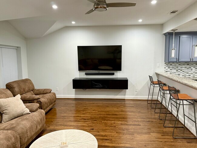 Foto del edificio - 7806 Robin Rd