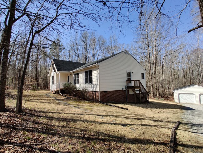 Building Photo - Ranch style home