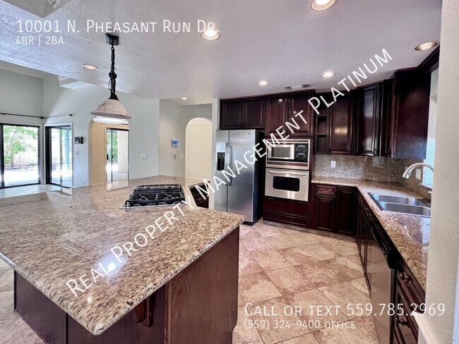 Foto del edificio - 10001 N Pheasant Run Dr