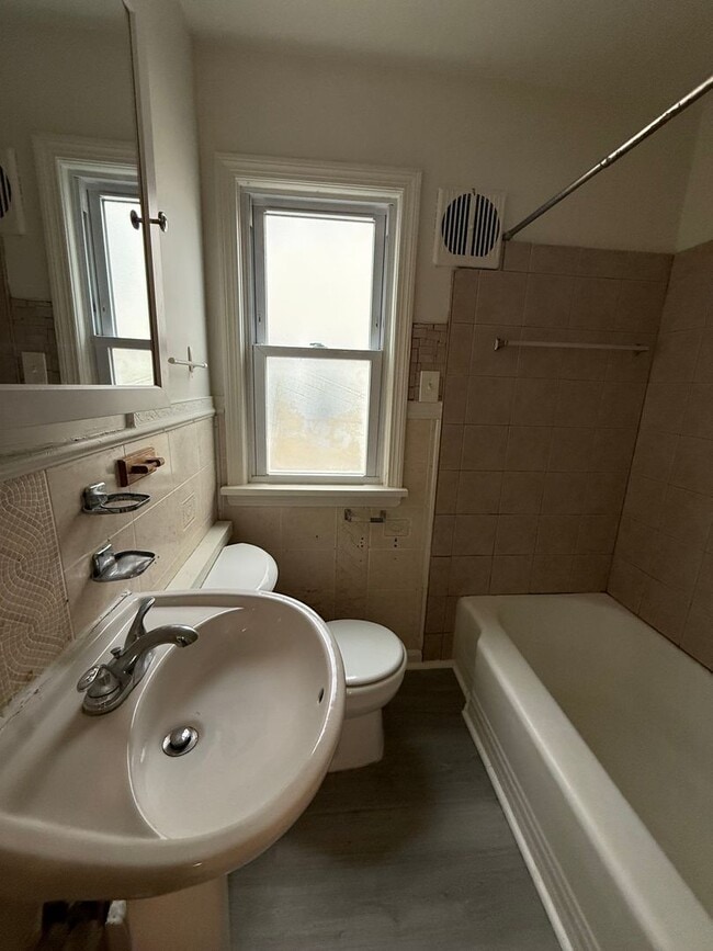 Building Photo - 3bd Single Euclid Cash Pay/Section 8