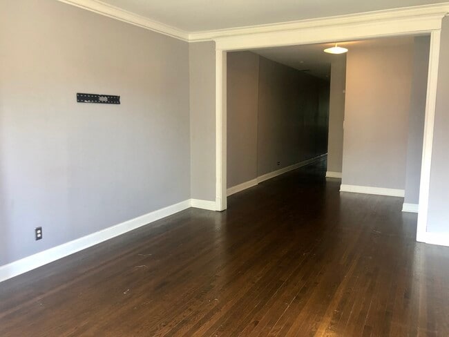 Building Photo - 4810 S Prairie Ave