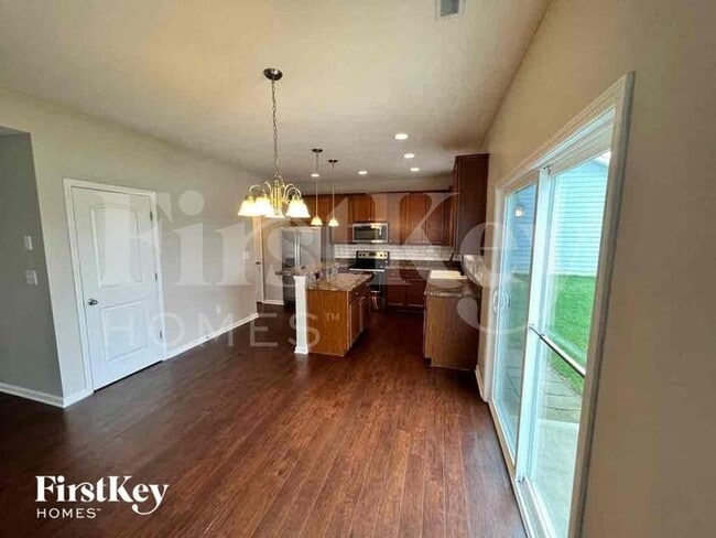 Building Photo - 8858 Hemingway Dr