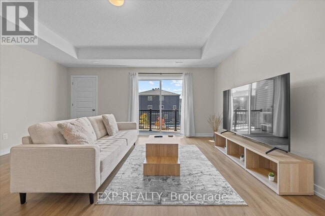 Building Photo - 561 Entourage Private
