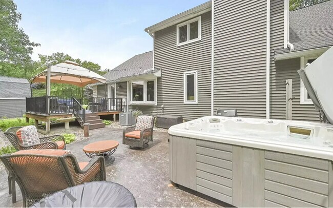 Foto del edificio - 2870 Brook Hills Dr