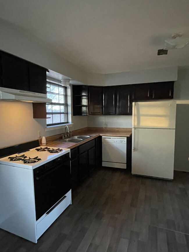 Building Photo - 906 Sagebrush
