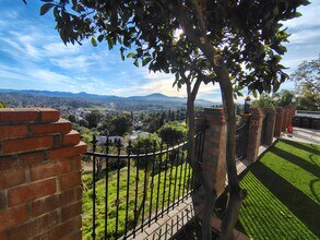 Building Photo - 4343 Valle Dr