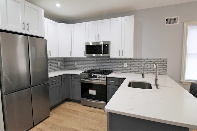 Building Photo - 188 Meadow Ln