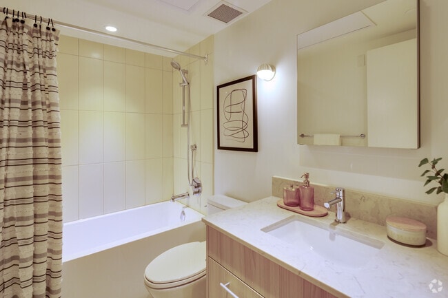 3BR, 2BA - Lonsdale Square