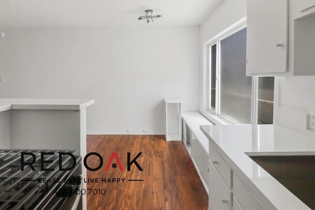 Foto del edificio - 4061 McLaughlin Ave