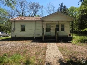 Building Photo - 831 Dogwood Cir
