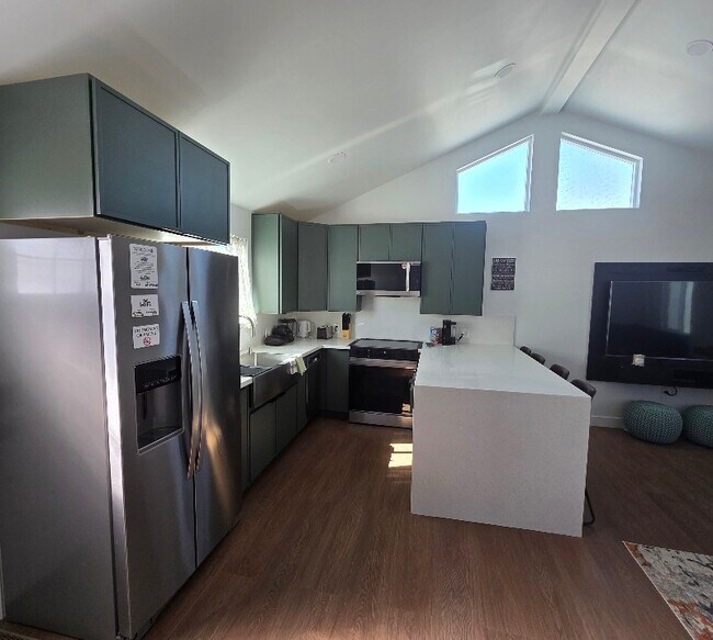 Foto del edificio - 6611 Winnetka Ave