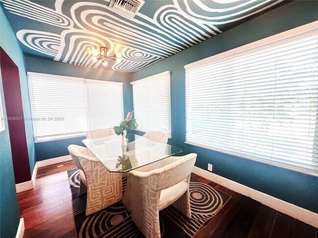 Foto del edificio - 324 NW 52nd St