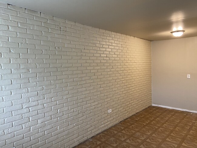 Building Photo - 11371 E 7 Mile Rd