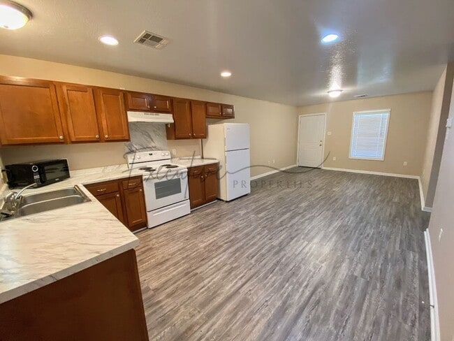 Building Photo - 308 E 1st St