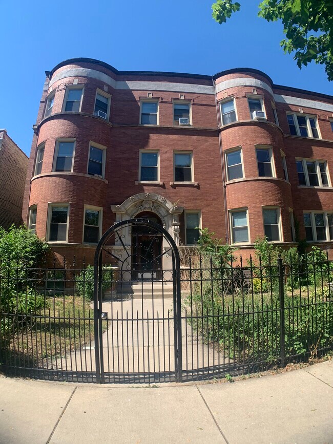 Building Photo - 1400 W Olive Ave