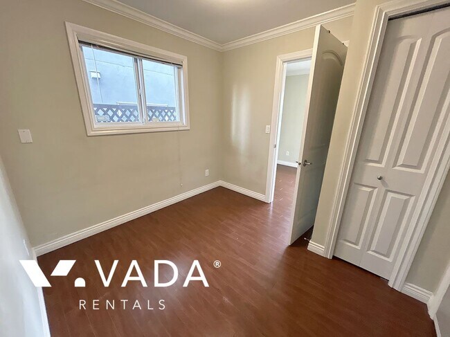 Photo du bâtiment - Knight 1 Bedroom Basement Suite For Rent 2...