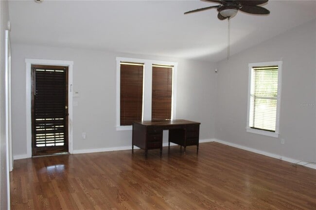 Building Photo - 1006 E 21st Ave