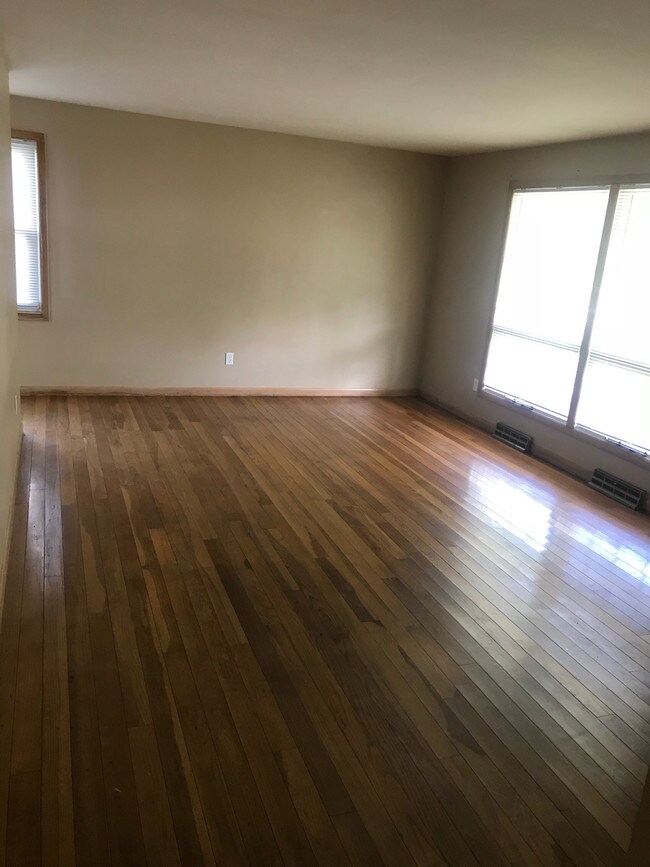 Foto del edificio - 139 Lindsey Rd