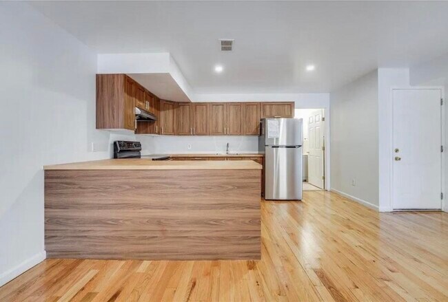 Foto del edificio - 283 Winfield Ave
