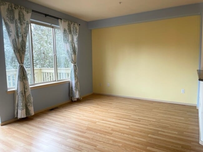 Building Photo - Beautiful 3 Bed 2.5 Bath Townhome in Talus, Issaquah