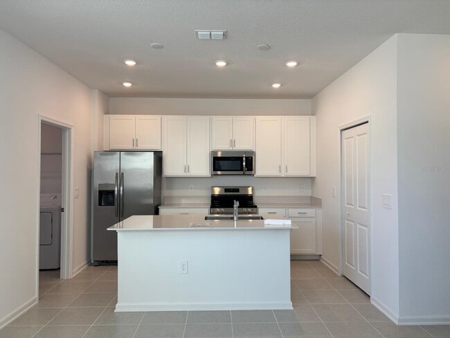 Foto del edificio - 1857 Fulfillment Dr