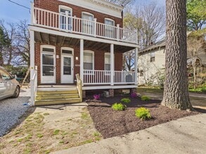 Building Photo - 1703 Oakdale Ave