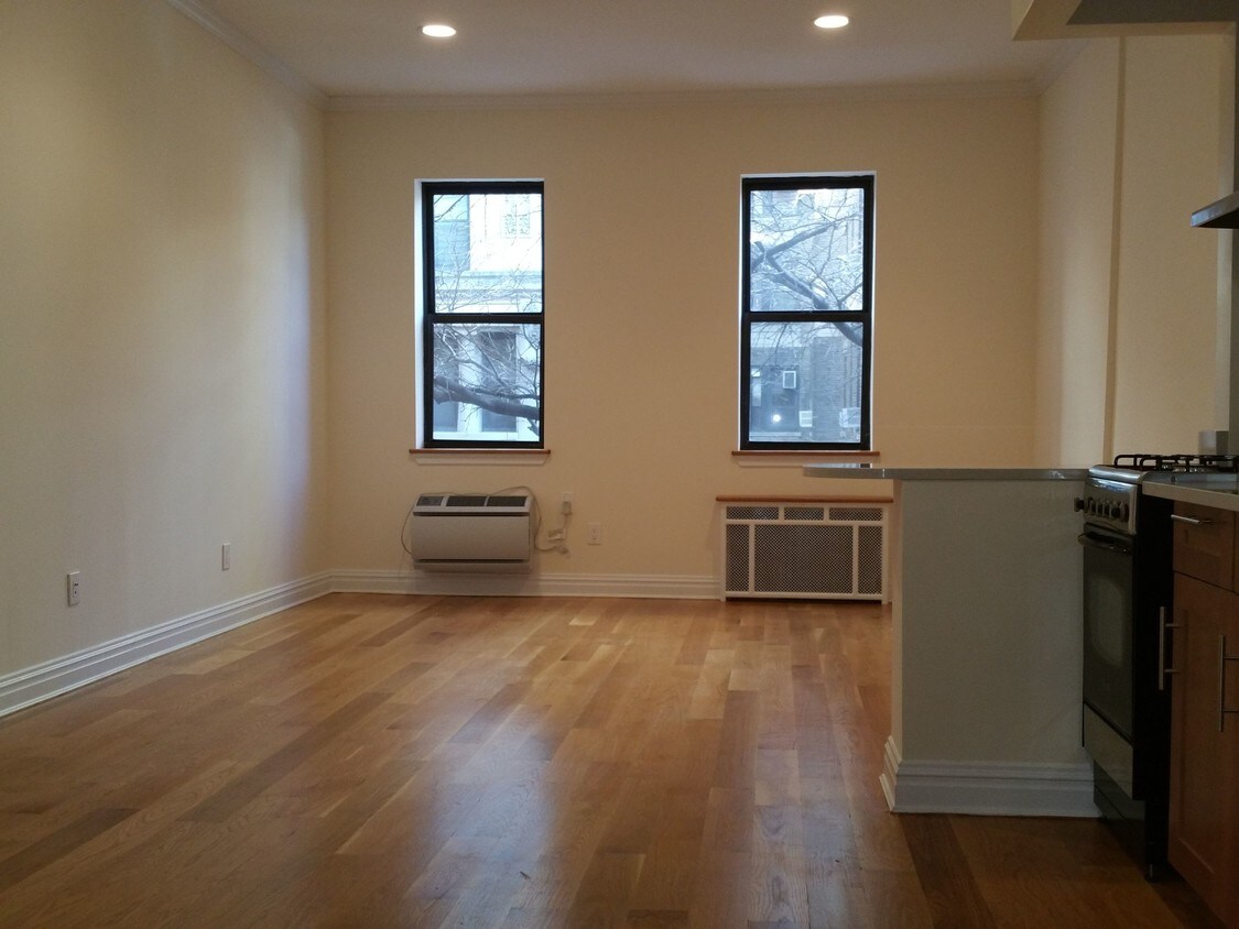 Primary Photo - 111 E 24th St