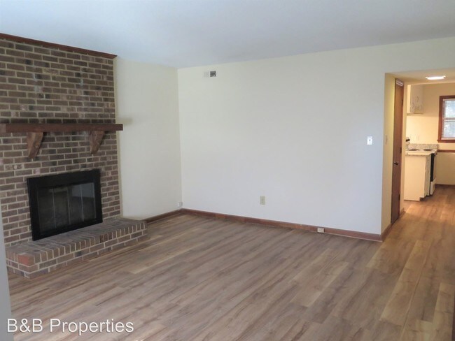 Building Photo - 112-116 Chatham Woods Dr