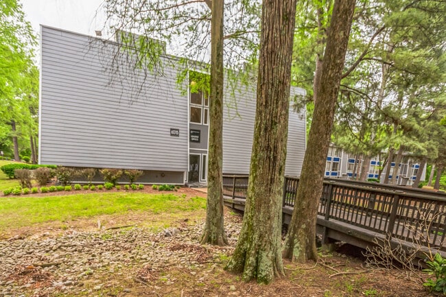 Building Photo - Summer Trace Apts