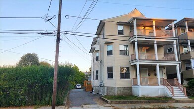 Building Photo - 126 Welles St