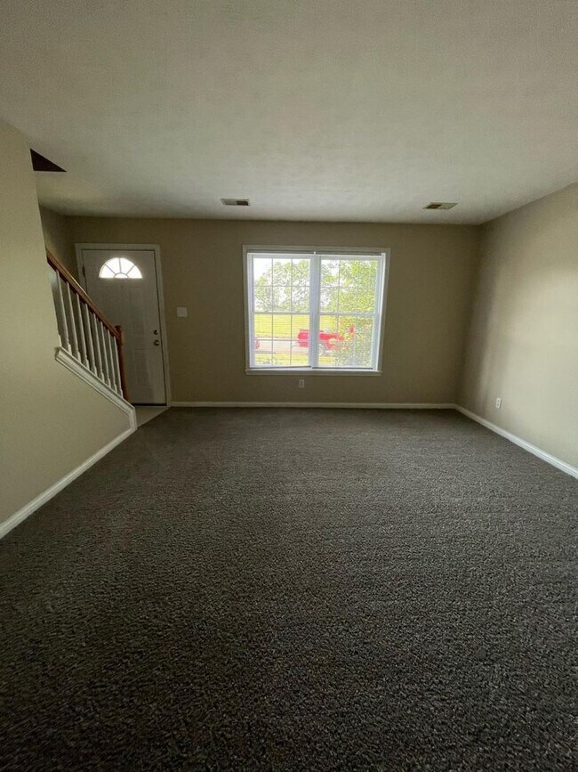 Foto del edificio - Two-bedroom, 1.5-bath townhouse in Nicholasville, KY