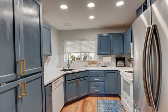 Building Photo - Recently Updated 3 Bedroom and 3 Bath Town...