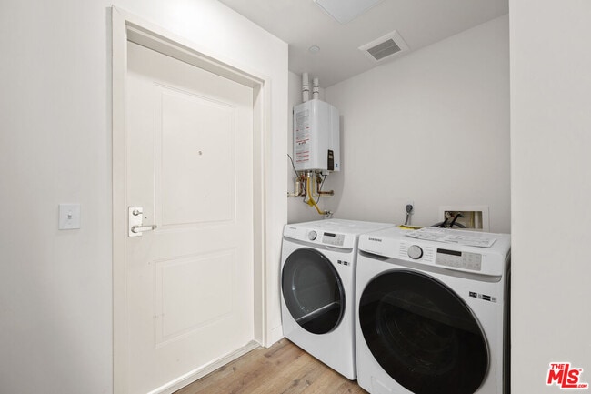 Building Photo - 7411 Artesia Blvd