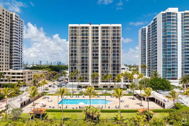 Building Photo - Oceanfront Plaza