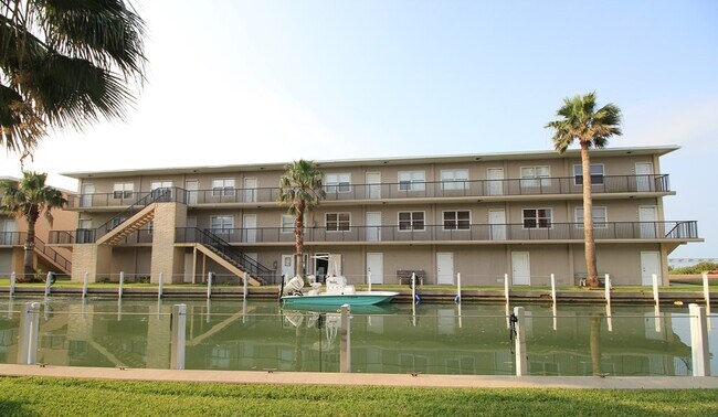 Building Photo - 200 W Sunny Isle Dr