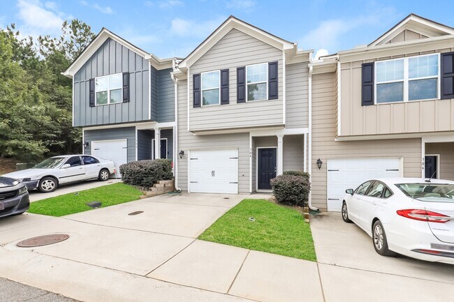 Building Photo - 304 Highwood Ln