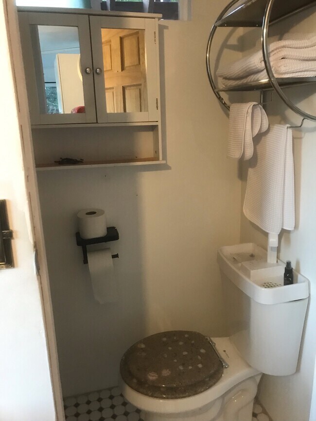 3736 Buena Park Dr Unit Tiki Lounge, Studio City, CA 91604 Apartments