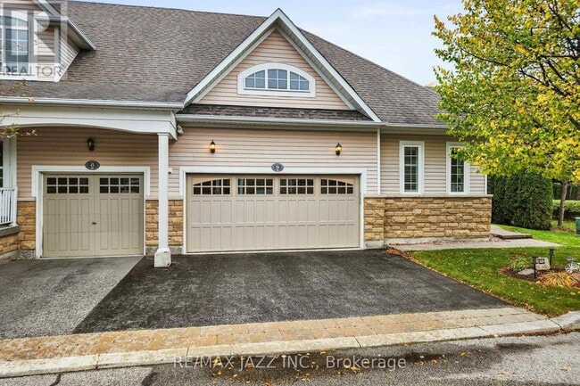 Building Photo - 350 Lakebreeze Dr