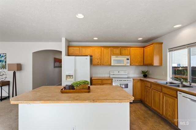 Building Photo - 4527 S Trails End Ln