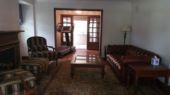 Foto del edificio - 221 Kensington Dr
