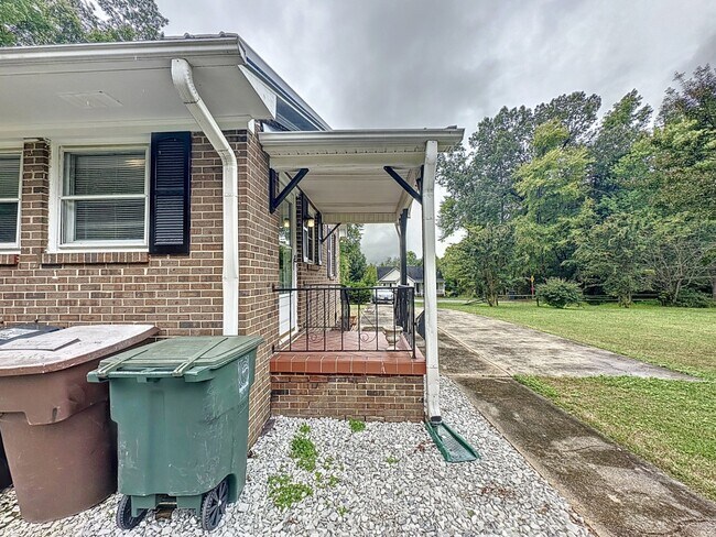 Building Photo - 1801 Enoch Ln
