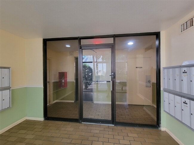 Foto del edificio - 8435 Hearth Dr