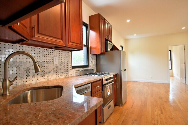 Building Photo - 2211 De Reimer Ave