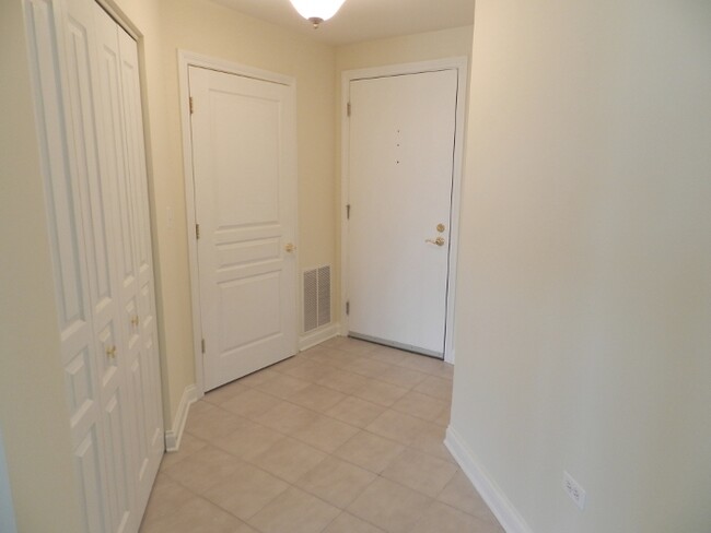 Building Photo - 101 Pointe Dr