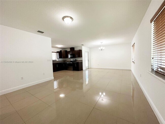 Foto del edificio - 513 NW 77th St