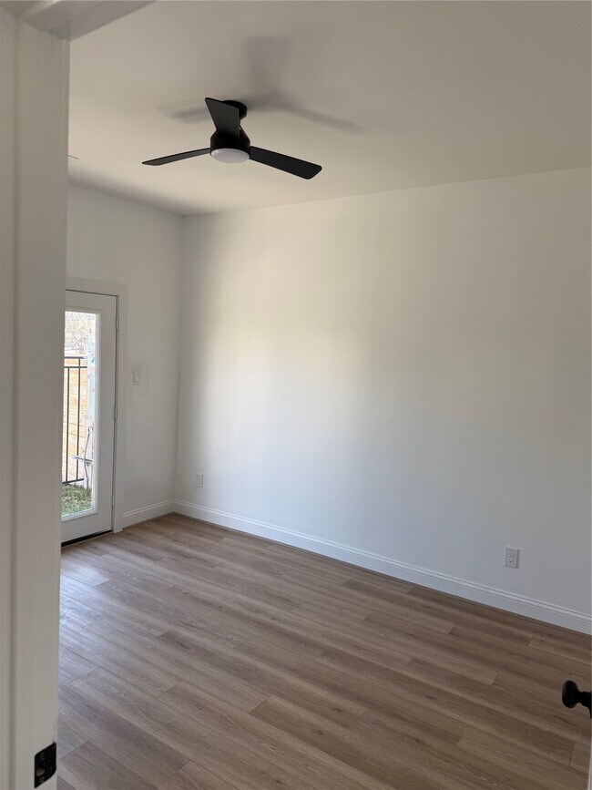 Foto del edificio - 6350 Culberson St