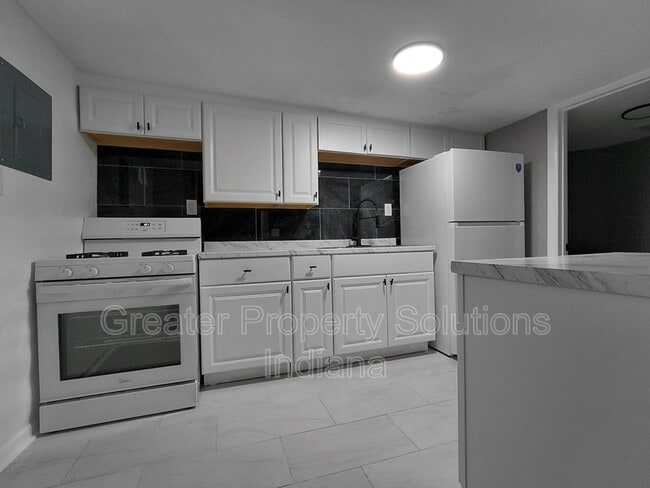 Foto del edificio - 6133 Marshall Ave